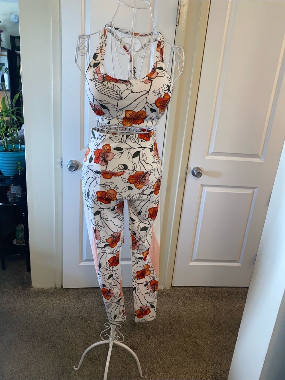 shosho White Floral High-Waist Leggings & Sports Bra Set with Orange Flowers